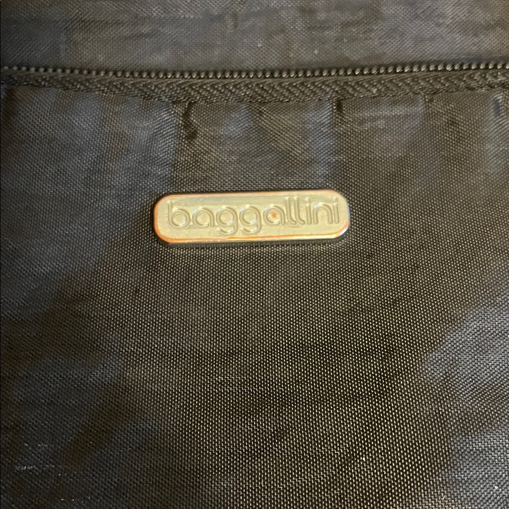 Baggallini Crossbody with Adjustable Strap - Picture 2 of 8